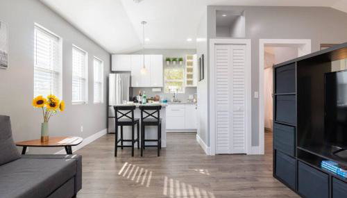 Modern Guesthouse w Private Patio and Hot Tub - Foto 1