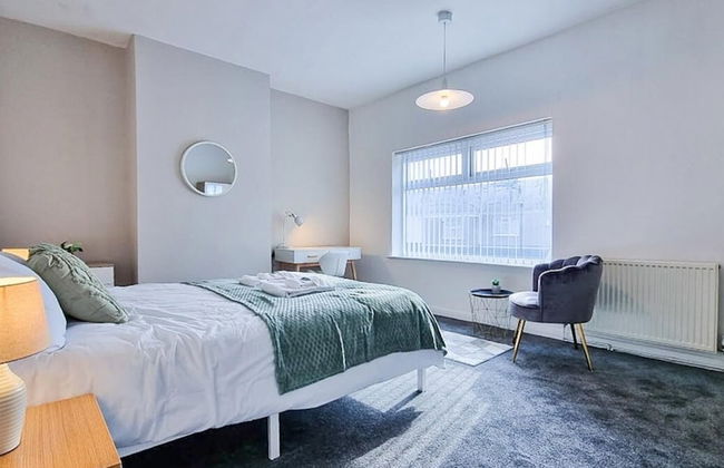 White Cozy House With Pool Table Game Room - Photo 5