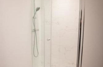 Luxury 1-Bed Flat - Free Parking - Photo 16