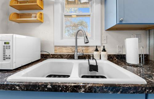 Oceanside Cottage -3BDR 2BA-Walk to Beach! - Foto 9