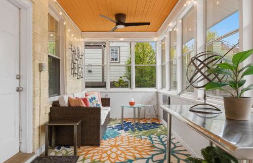 Charming 4BR Bungalow - Steps to Clarendon METRO - Foto 12