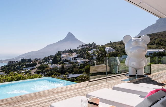 Exceptionally Unique Magnum Villa w Sea Views - Photo 11