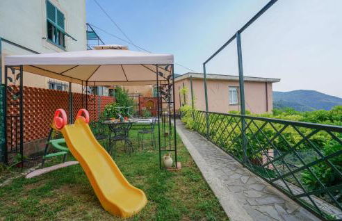 3 Bedroom Amazing Apartment In Avegno - Foto 11