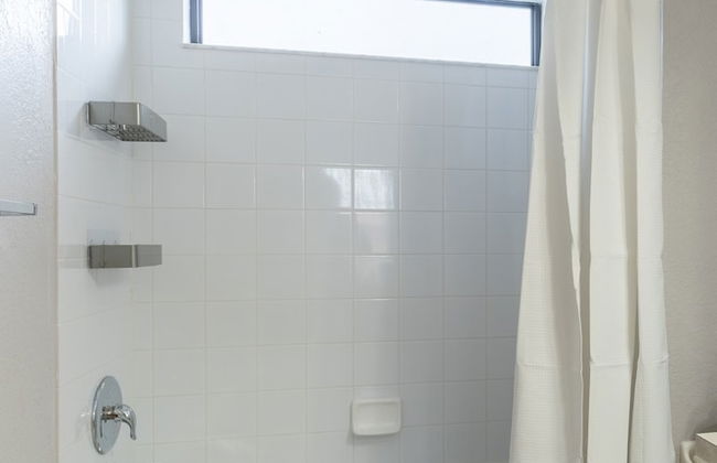 Poolside Serenity Near Disney World 4 Bedroom Home by RedAwning - Foto 25