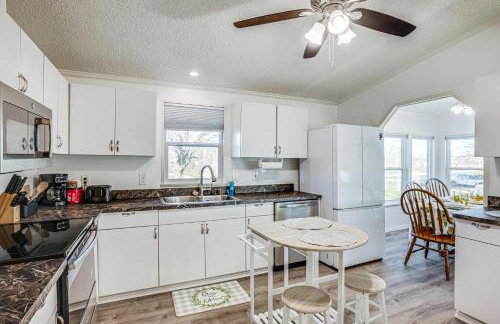 Waterfront Trinity Vacation Rental with Hot Tub! - Photo 9