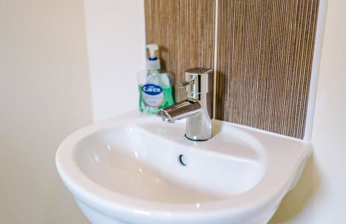 3 Bedroom Semi-Detached Home Sleeps 5 with Driveway - Foto 54