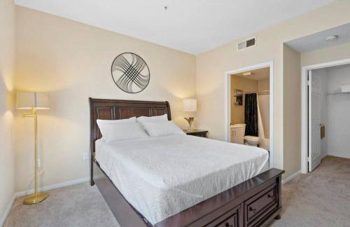 Lovely & coxy 2BR/2BA! 5MIN to Disney! - Photo 4