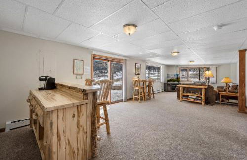 Lily Mountain Lodge - Amazing Mountains Views, Private Hot Tub, Great Location - Foto 7