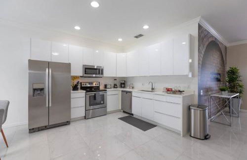 4br House w Perfect Location Pool and Much More - Foto 6