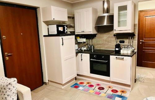 Incantevole Appartamento con Giardino - Garage Privato e Free Wifi - Photo 8