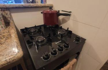 Apartamento Aconchego Frente Mar - Vila Guilhermina Praia Grande SP - Cozinha Completa - Climatizador de Ar - TV a Cabo - Wi-Fi - Photo 18