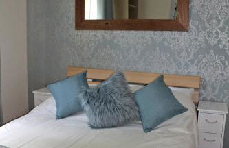 Large Balcony Apartment - 2 Double Beds - Sleeps 4 - Close to Town & Racecourse - Off Street Parking 2 Cars - Fast Wifi - Foto 11