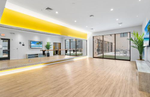 Modern 2BR 2BA Condo Sleeps 8 with Gym Laundry 20 Min to NYC - Foto 30