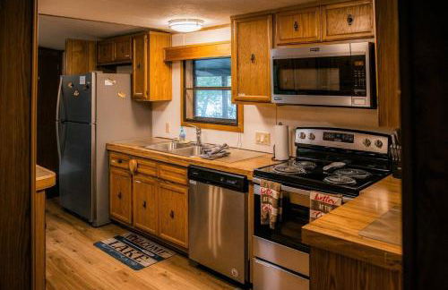 3BR waterfront lake house with dock, gazebo, boats - Foto 3