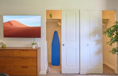 The Scott Getaway - Walkable to Old Town, remodeled space, outdoor pool! - Foto 19