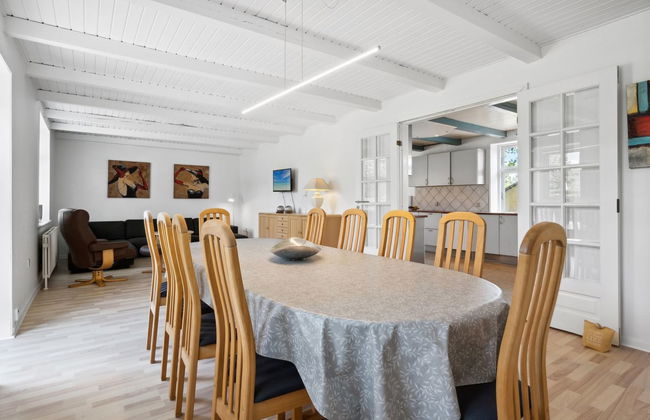 "Essie" - 20km from the sea - Foto 25