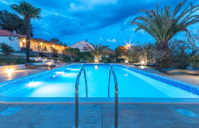 Modern Holiday Home With Pool - Foto 23