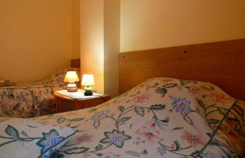 Escapade Paisible: Gîte pour 8 à Saint-Hilaire-sur-Yerre, Jardin Clos, Proche Chateaudun et Chartres - FR-1-581-131 - Foto 29