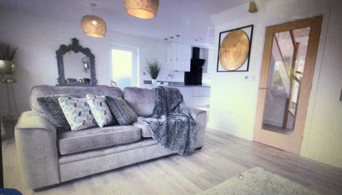 Luxurious 3 bedroom house now with FULL FIBRE INTERNET Shangri la in village of Alfrick with driveway parking for 3 cars in an area of outstanding natural beauty, superb walking,close to Worcester, Malvern showground, theatre, Malvern hills, dogs welcome - Foto 5