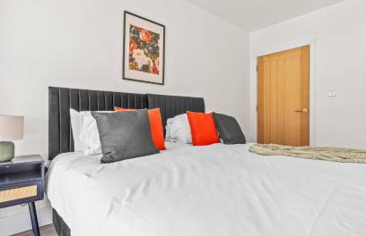 2BR Apartment with Sofa bed I Prime Town Centre Location I Gold St D-Lux, Modern Amenities, Walk to Train, Bus Stations, Shops & Cafés I Leisure and Business Stays Welcome - Foto 33