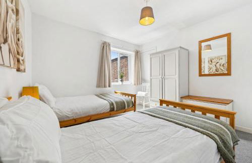 2BR Leamington Spa, by Clarendon Stays, FREE Parking, WiFi, Smart TV! - Foto 3