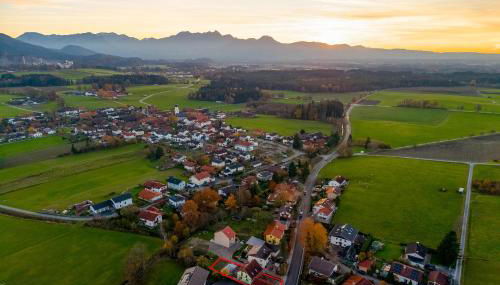 Moderne Ferienwohnung mit Bergblick und großer Terrasse nahe Simssee, Chiemsee und Autobahn A8 Salzburg - München - Foto 2