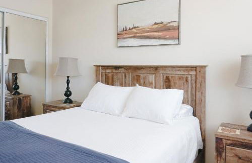 Mountain-view condo with incredible sunset views, pool, hot tub & grill - Foto 20