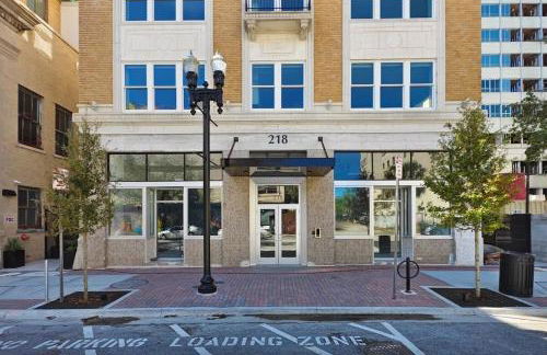 Fun Cozy Apts - 1 25 Mile Walk to TIAA Bnk Fld - Foto 13