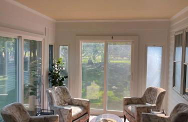 Vaux Hall Manor - 5BR Historic Farmhouse on Bay - Foto 4