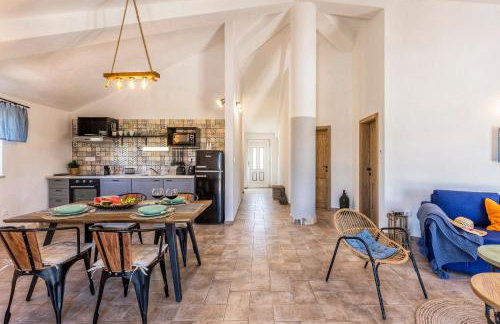 Island Getaway - Heritage House - Photo 29