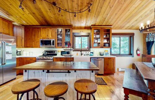 Tastefully-Updated, Classic Tahoe Family Home - Photo 9