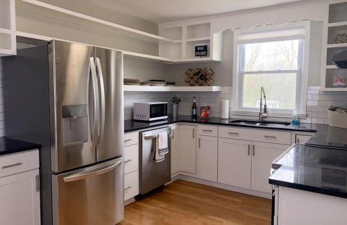 New Listing The Playhouse with Spa Games & More - Photo 4