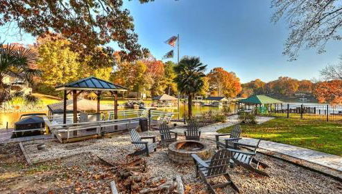 Lakefront Home Private Dock, Tiki Bar, Firepit Shore to Please by Avantstay - Foto 2, Other