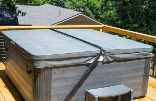 Back-40 Retreat with Hot Tub & Bike Garage - Photo 9