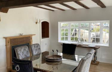 Grade II Listed Farmhouse, Pool, Hot Tub, Games Room, Celebration Hall, Car Park, 10ppl, 45 min from Central London - Foto 55