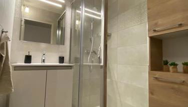 Proche Centre SANARY Studio climatisé 4 personnes - Foto 3