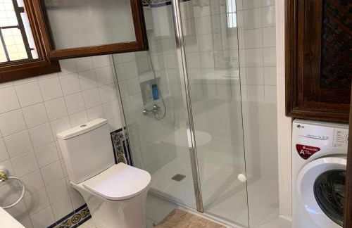 Comfortable Spacious Family House, Large Terrace and Garden, Beach and Bars - Photo 39