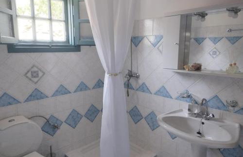 Thalia's Cottage - Cozy, Romantic Retreat with Sea & Mountain views - Photo 16