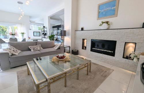 Luxurious Villa with Pool - Foto 6