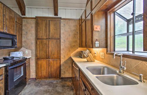 Pet-Friendly Lake Athens Home with Fireplace! - Foto 7