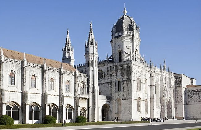 Lisbon and Sintra Full Day Private Tour - Photo 32