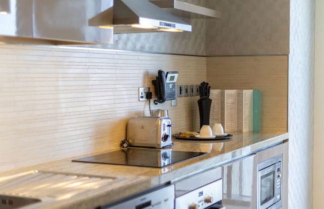 Modern 1BR Near Dubai Frame With City Views - Photo 3