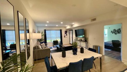 Century City Cozy 3 Bedroom Apartment with Parking 302,303 - Foto 2