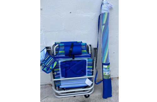 Walk to Downtown - 7min to beach - King bed & Free parking - Foto 37