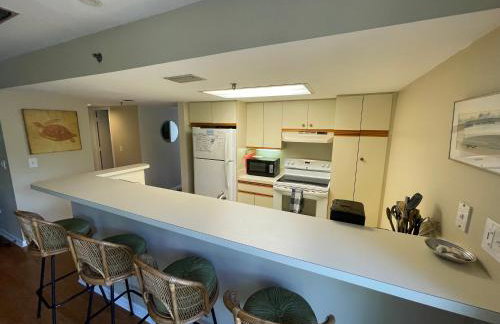 Remote Island Retreat with Private Ferry, Pool, Beach - Foto 2