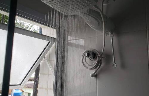 Apto no Jd Indaiá com piscina a 300m da praia - Foto 17