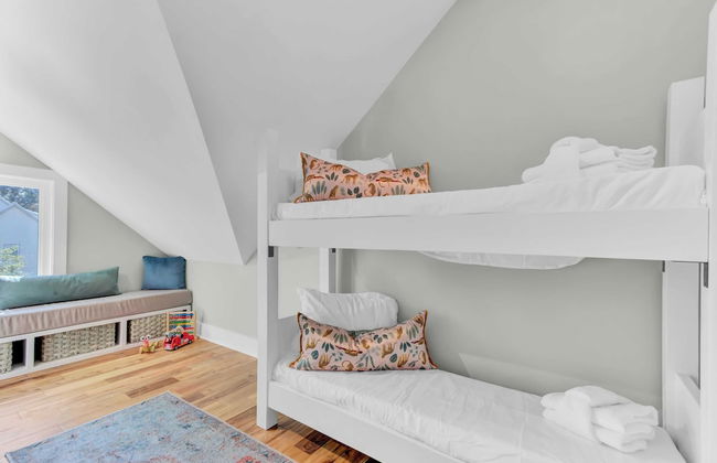 Southern Oasis by Avantstay 0.5mi Walk to the Beach, Pool, Patio, Large Yard - Photo 44