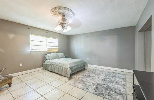 Amazing 'Hot Tub' Home Minutes To Hospitals & Beaches - Photo 14