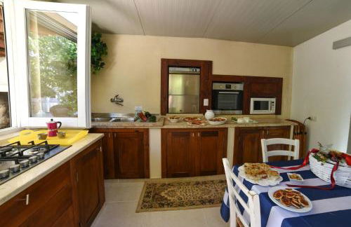 Villa Nina Luxury With Pool - Happy Rentals - Foto 9