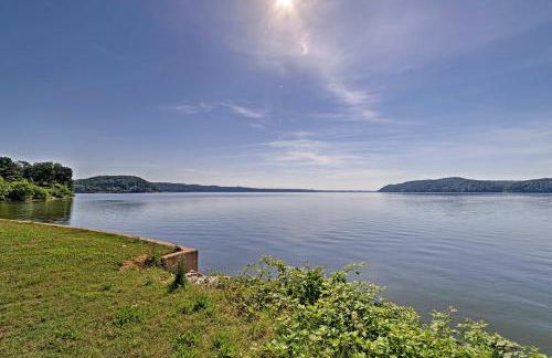 Waterloo Home with Fire Pit - half Mi to Boat Ramp! - Foto 6